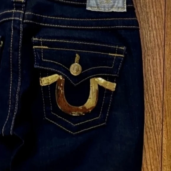 New True Religion Dark Wash Jeans With Gold Detailing 33" Inseam - Picture 1 of 6